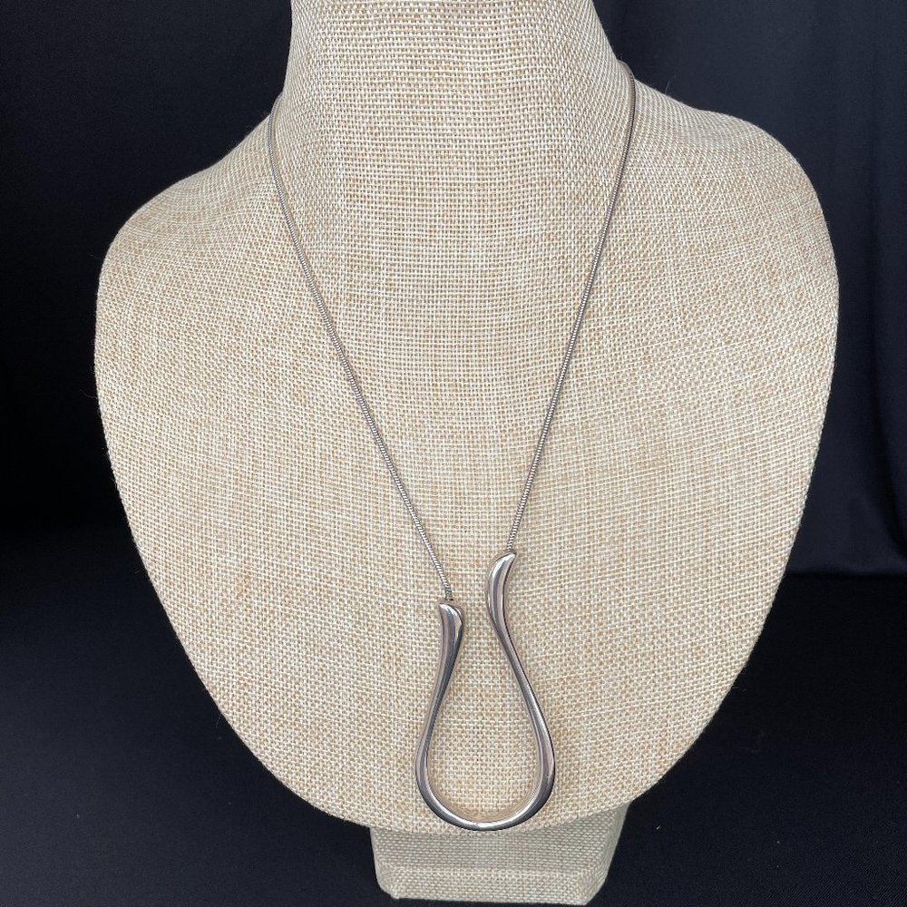 Silver pendant necklace